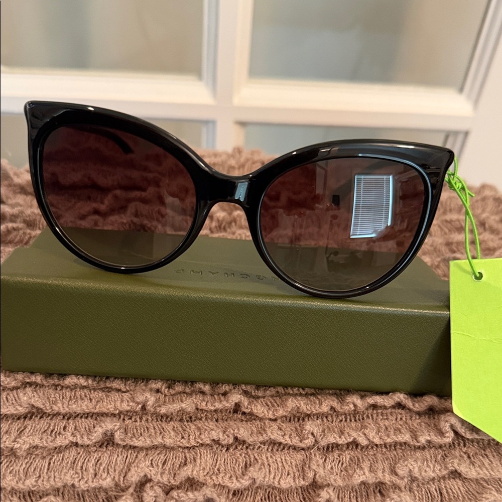 Longchamp Black Cat-Eye Sunglasses with Gradient Lenses